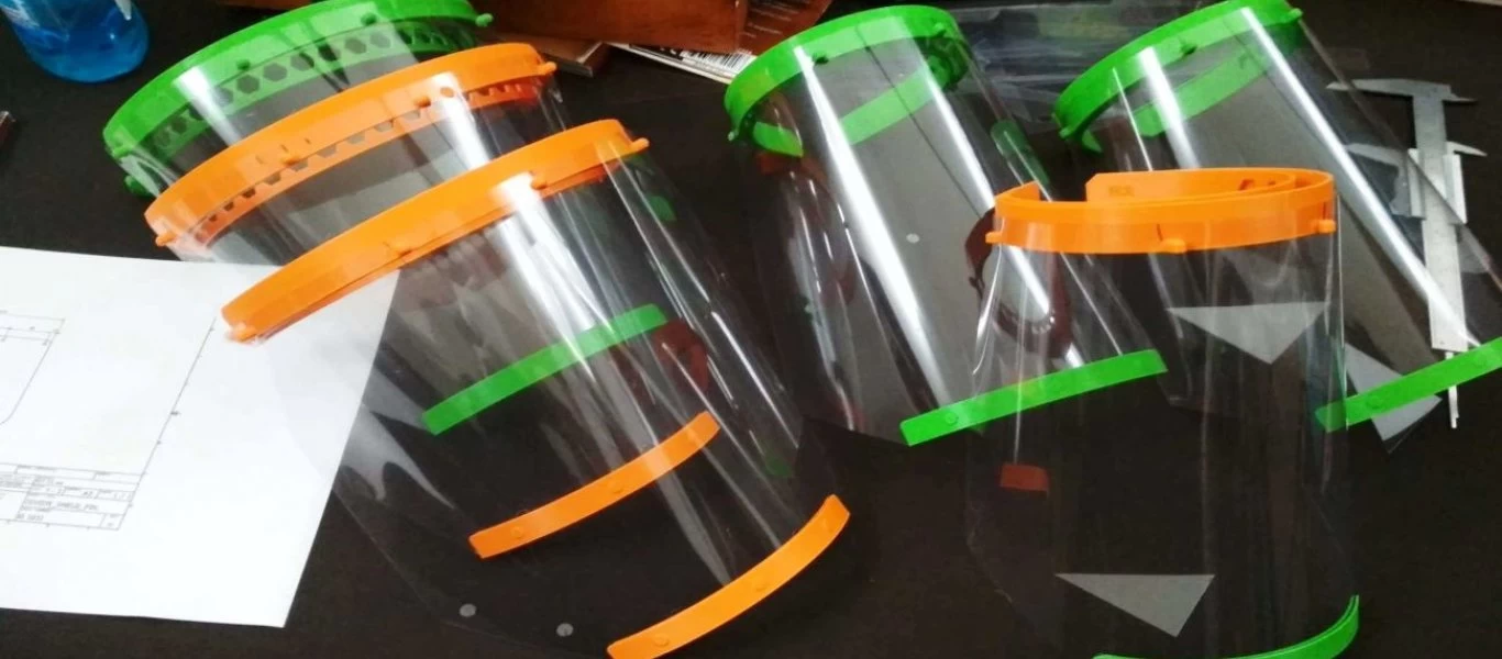 Ξάνθη: Πολίτες κατασκευάζουν σε 3D εκτυπωτές πλαστικές μάσκες για το ιατρικό προσωπικό (φώτο)